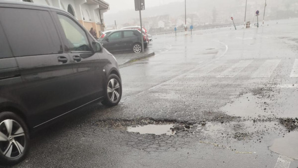 A Illa exige a la Xunta y a Portos la mejora “urxente” de viales en pésimo estado