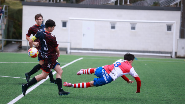 El Arosa juvenil pierde en Lugo ante un rival directo, 2-0