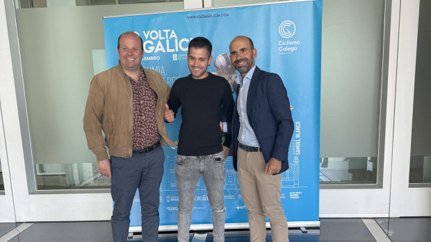 Manuel Fariña durante unha visita a Federación Galega de Ciclismo