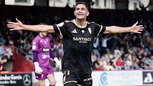 Antón Guisande fue el protagonista del duelo con sus dos goles