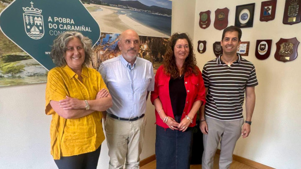 La concejala, Amparo Cerecedo, el alcalde, José Carlos Vidas, y los ediles, Patricia Lojo y Eloy Sobrido