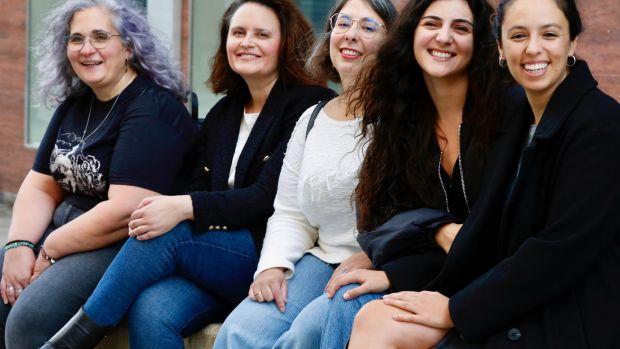 Alba Tomé, segunda pola dereita, xunto a outras integrantes da directiva de O Soño de Lilith