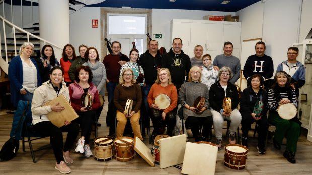Integrantes da Asociación Cultural e Deportiva Dorna de A Illa de Arousa Mónica Ferreirós