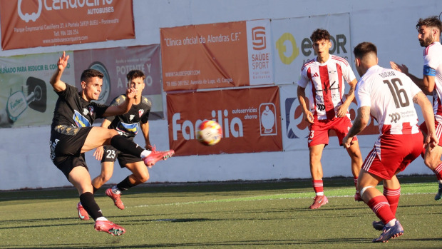Palmás engancha el derechazo de volea que supuso el 0-2