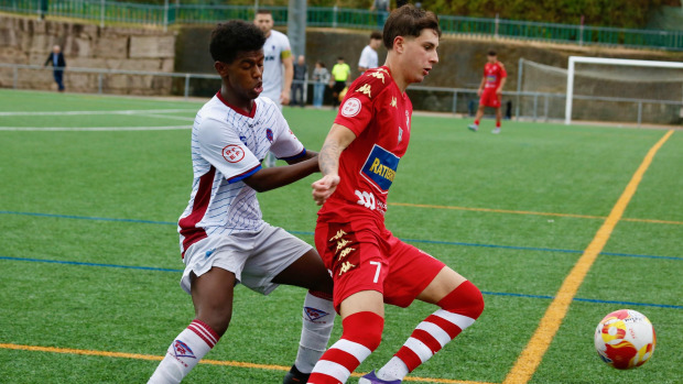 David Pñeiro marcó el segundo gol del Arosa, que resultó decisivo ante el Roces asturiano