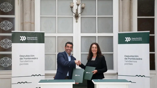 El presidente de la Diputación junto a la alcaldesa cesureña, Maite Tocino