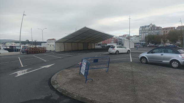 La carpa preparada para albergar los festejos