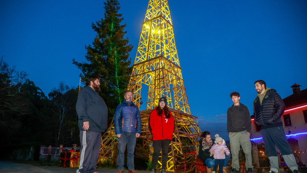 Una torre de 17 metros de alto ilumina Soutelo