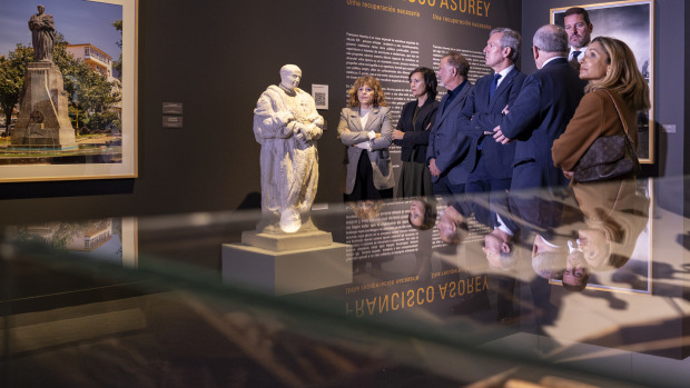 El presidente de la Xunta, Alfonso Rueda, asistió a la inauguración de la exposición en la Cidade da Cultura