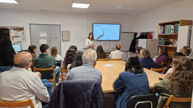 Charla sobre enfermedades raras en el centro de salud de Cambados