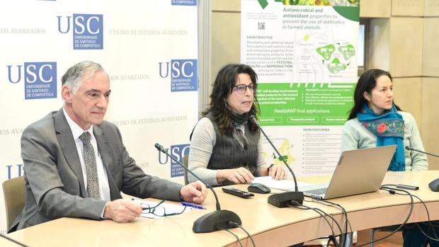 La catedrática Marta Lores durante la presentación de los resultados