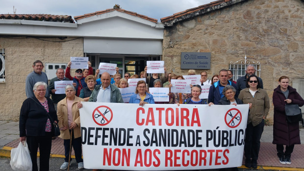 Nueva concentración en el Centro de Salud de Catoira