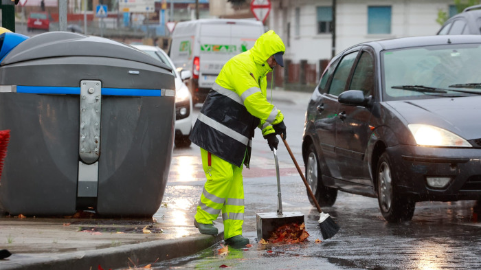Las precipitaciones siguieron durante la jornada del miércoles con actuaciones en la limpieza de hojas