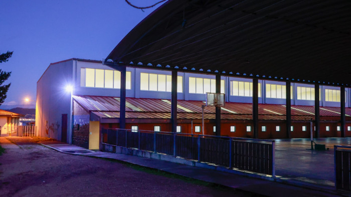 La idea es colocar los paneles solares en el tejado del pabellón del CEIP