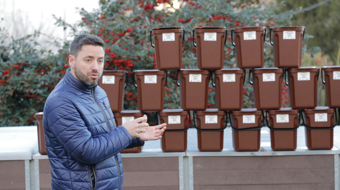 El alcalde, Samuel Lago, durante una charla sobre compostaje