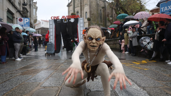 Las agrupaciones desfilando por las calles