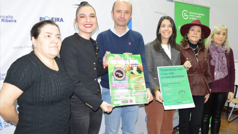 Directivas de la junta local de la AECC, miembros del Ejecutivo municipal y Tania Fuegho presentaron los carteles de varias de las actividades programadas