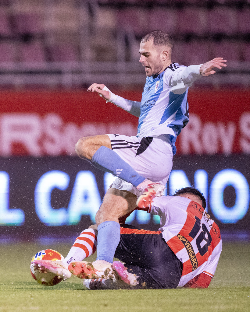 Dani Prada corta limpiamente una avance de Jorge Maceira