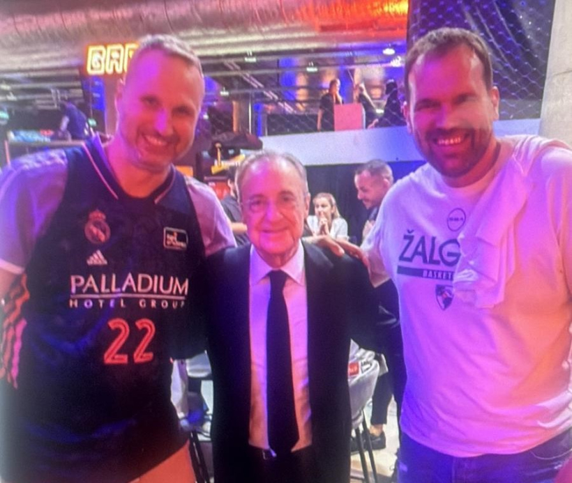 Iván y Pablo Míguez junto al presidente del Real Madrid en la Final Four de Kaunas en 2023