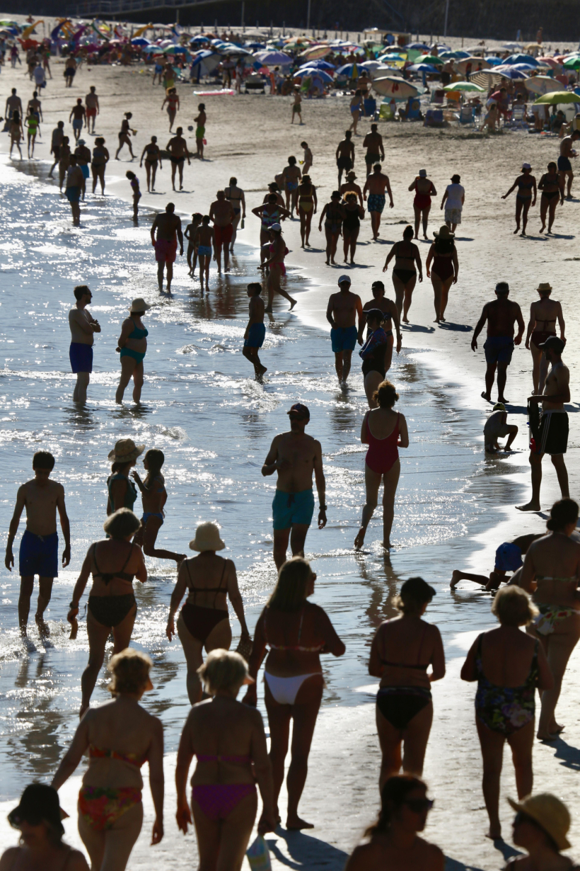 Bañistas en la playa de Silgar en Sanxenxo el pasado lunes