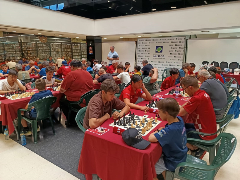 Un total de 160 ajedrecistas disputaron el sábado el torneo en el Centro Comercial Arousa