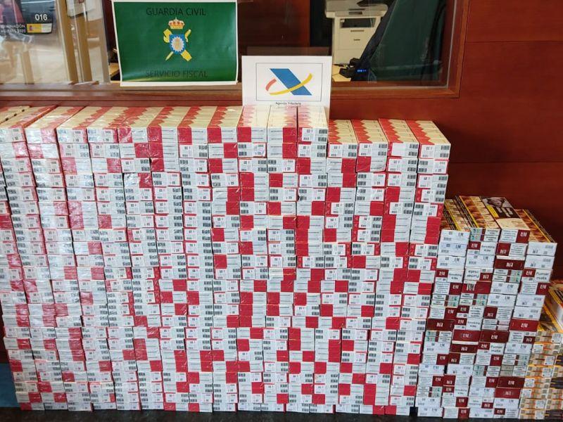 Incautan 452 cartones de tabaco con un valor de 20.155 euros en un mercante atracado en A Pobra (2)