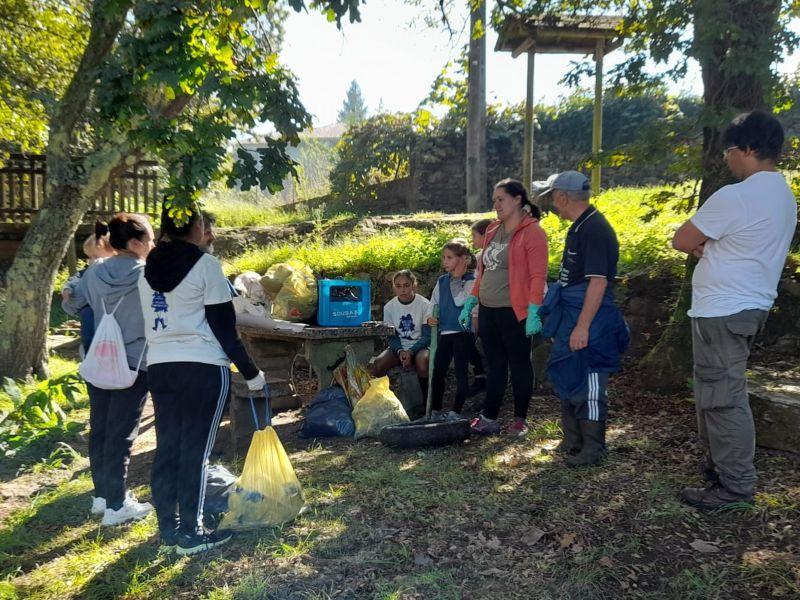 Ecoloxistas de Catoira limpieza río Catoira