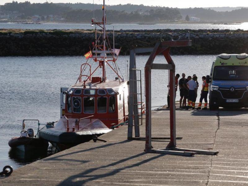 Fallece una mujer en una colisión de una zódiac contra una batea entre Vilanova y A Illa (1)