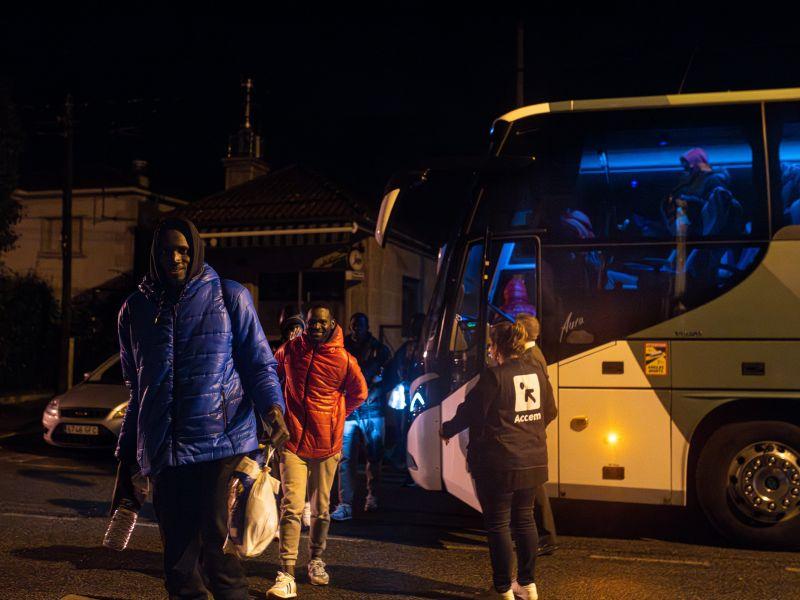 EuropaPress 5564188 migrantes procedentes canarias llegada autobus hotel baixamar noviembre 2023 08173061