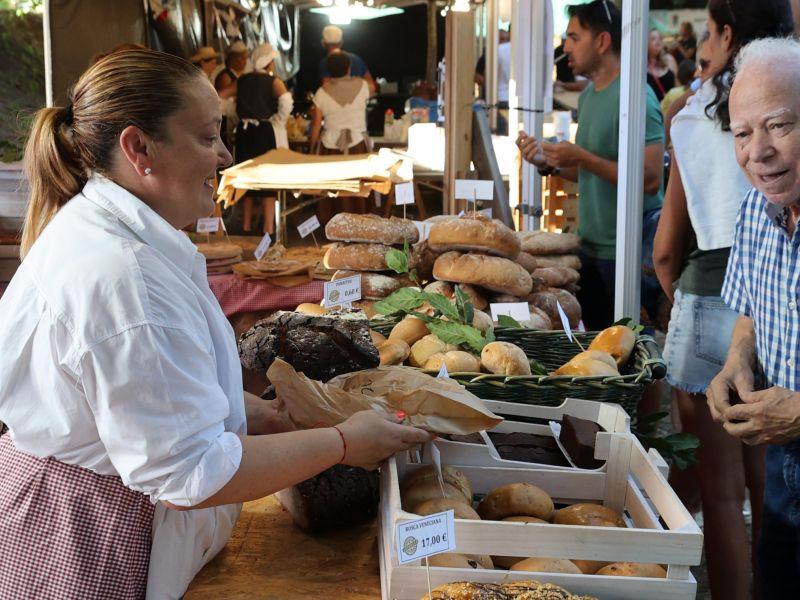 La Festa do Pan de Ribadumia pone en valor la tradición y el trabajo de los artesanos (2)