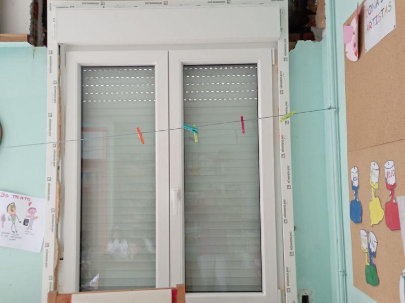 Colegio Baiu00f3n ventana inacabada por au00f1os