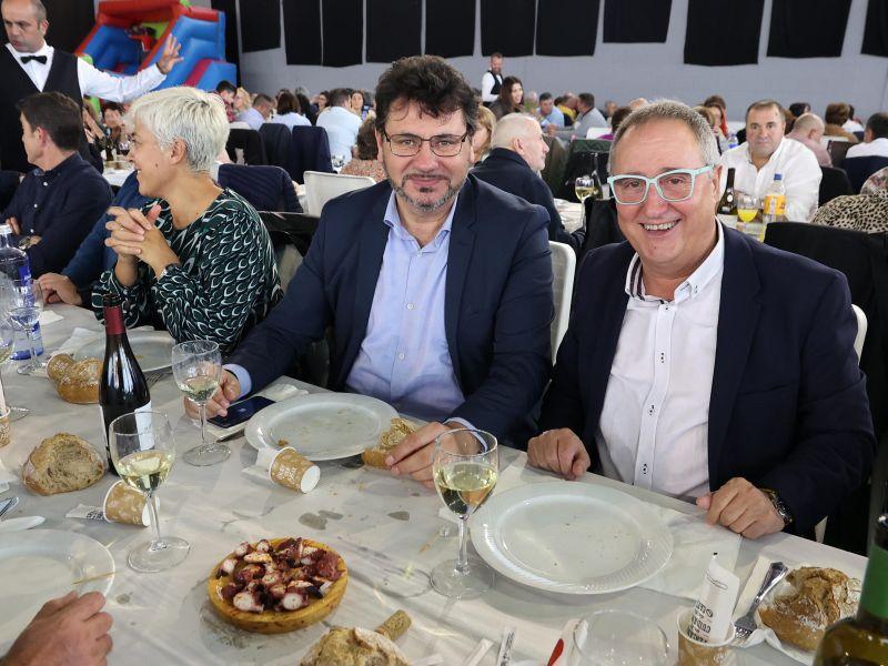 Alcalde meau00f1o comida veciu00f1os