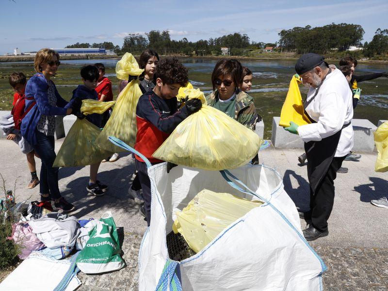 Escolares san tomé magariños cambados recogida basuraleza parador libera