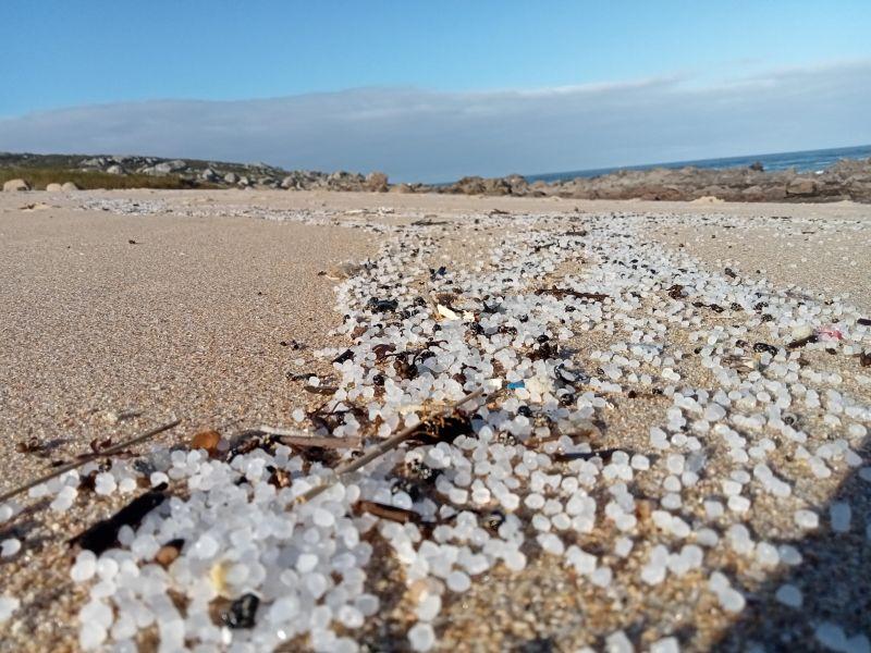 Bolas pellets microplasticos