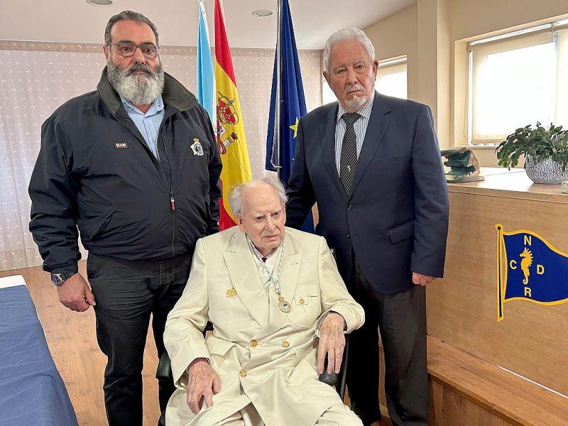 Villaverde y Colomer de pie con Carregal sentado (medios)