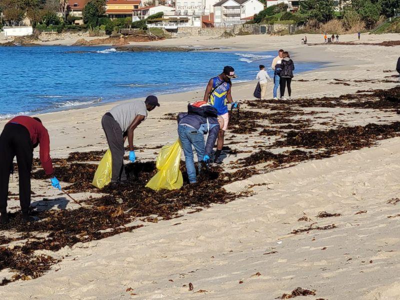 Limpeza playa migrantes Sanxenxo 1