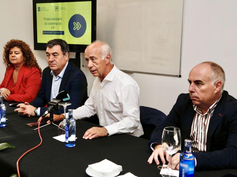Alcalde vilanova y conselleiro educación román rodríguez