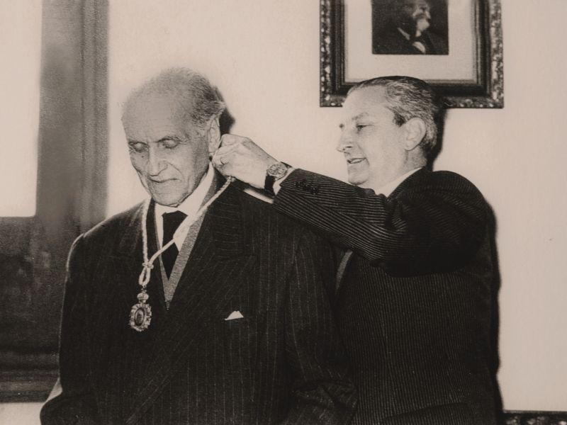 Victoriano Garcia Marti investido como academico correspondiente de la RAG
