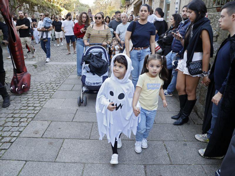 Niu00f1os samau00edn cambados