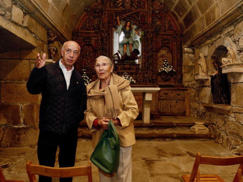 Duran y propietaria pazo capilla Rua Nova