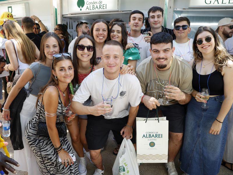 Gente a calzada festa albariño cambados