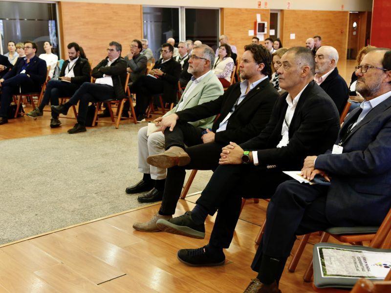 Asistentes al foro mundial de cooperativas bodegas martín códax cambados
