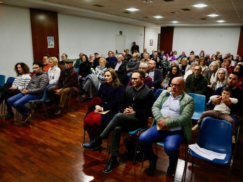 Charla escuela pósito cambados cofradía público