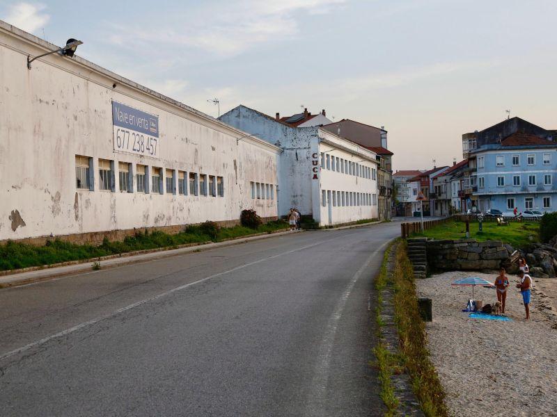 Exterior de la nave industrial en venta