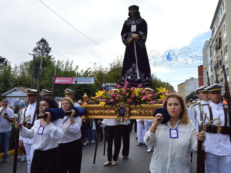 La procesión de
las mortajas de
A Pobra atrajo a
16.000 personas
