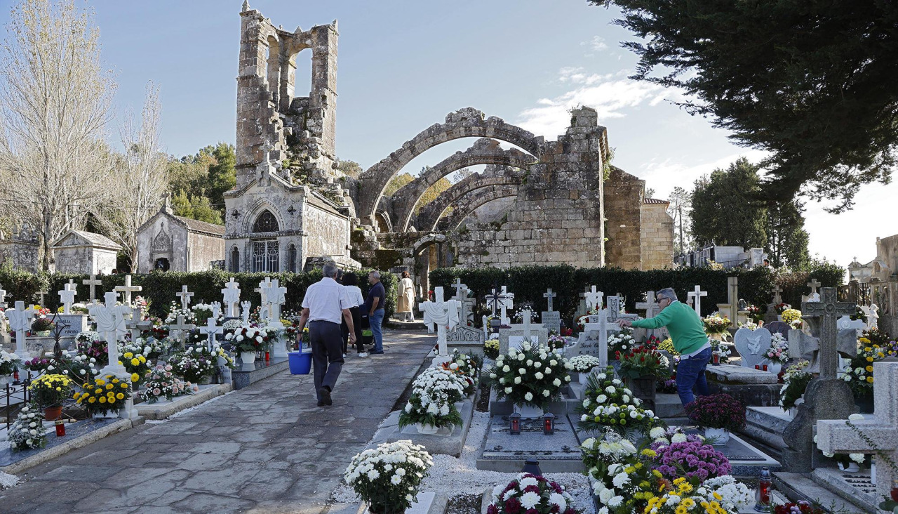 Cementerio de Santa Mariña de Dozo, en Cambados
