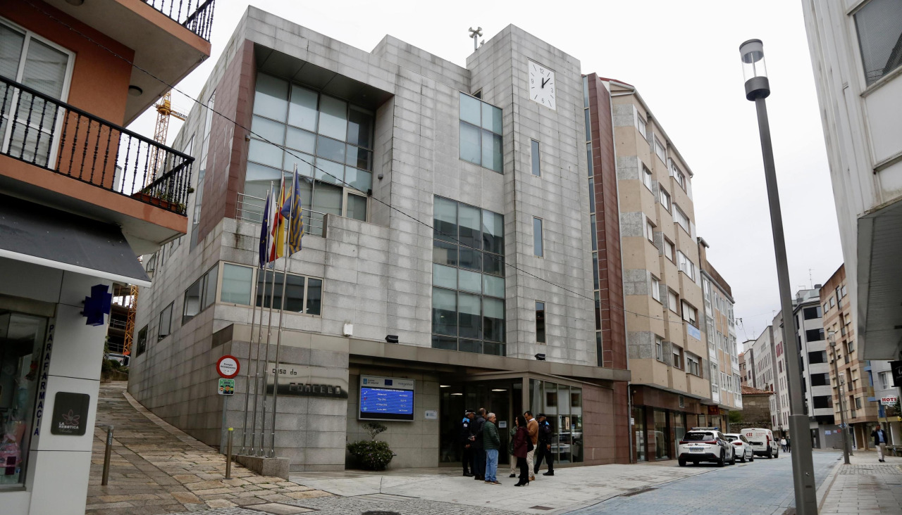 Imagen de la fachada del Concello de Sanxenxo