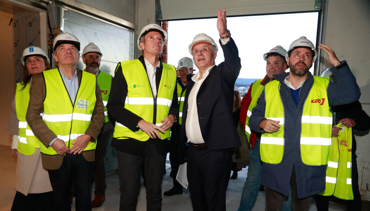 El presidente de la Xunta, Alfonso Rueda, comprobó el avance de las obras de renovación y ampliación de la rula