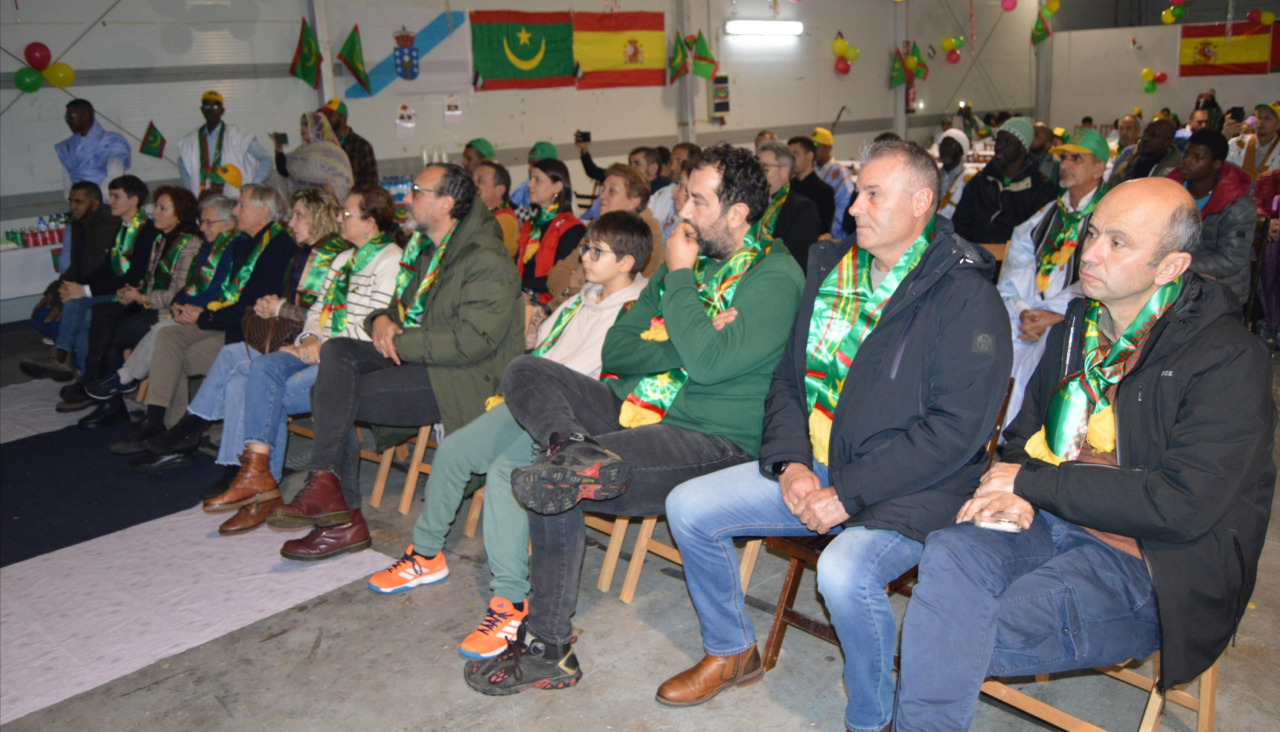 Representantes municipales y de diversas entidades sociales de la capital barbanzana asistieron a la celebración del Día Nacional de Mauritania en Ribeira