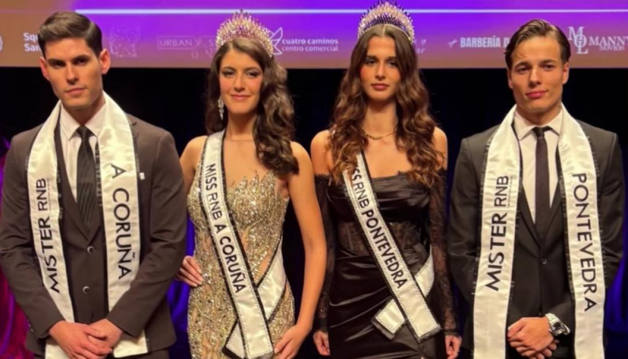 Jacobo Picón y Lara Vázquez fueron elegidos nuevos Míster y Miss RNB A Coruña y al final de la gala posaron con los dos jóvenes que obtuvieron los mismos títulos por Pontevedra